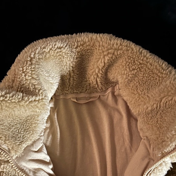 Alo Yoga Sherpa Snow Angel Puffer - Picture 3 of 6